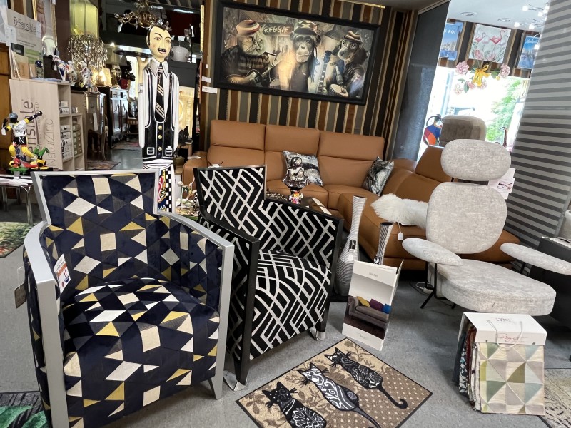 Fauteuil avec statuette de garçon de café 