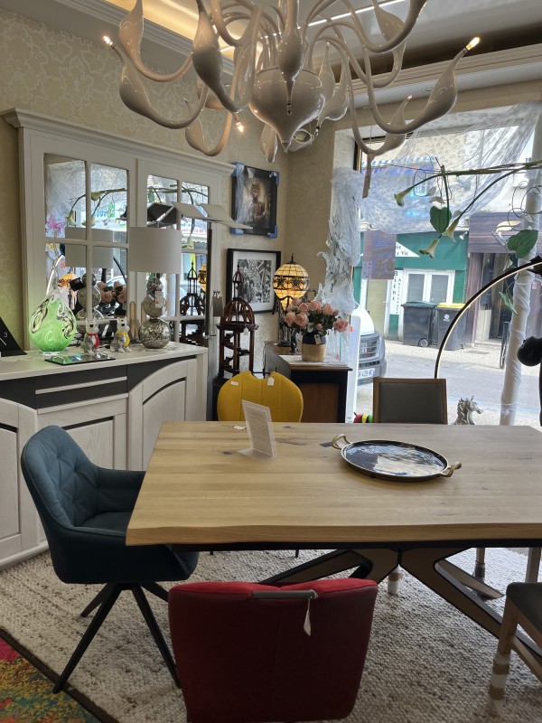 Table de salle à manger en bois avec pied métal noir 