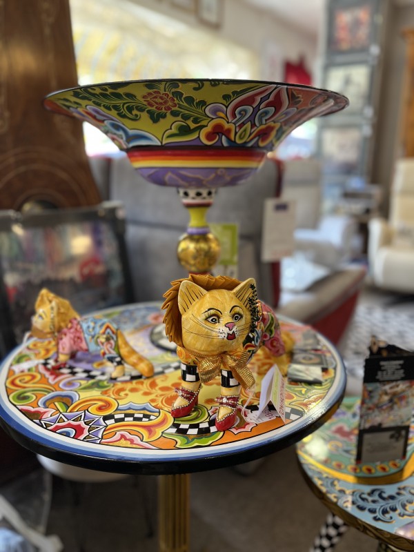 Table doré et multi couleur avec pied racine doré 