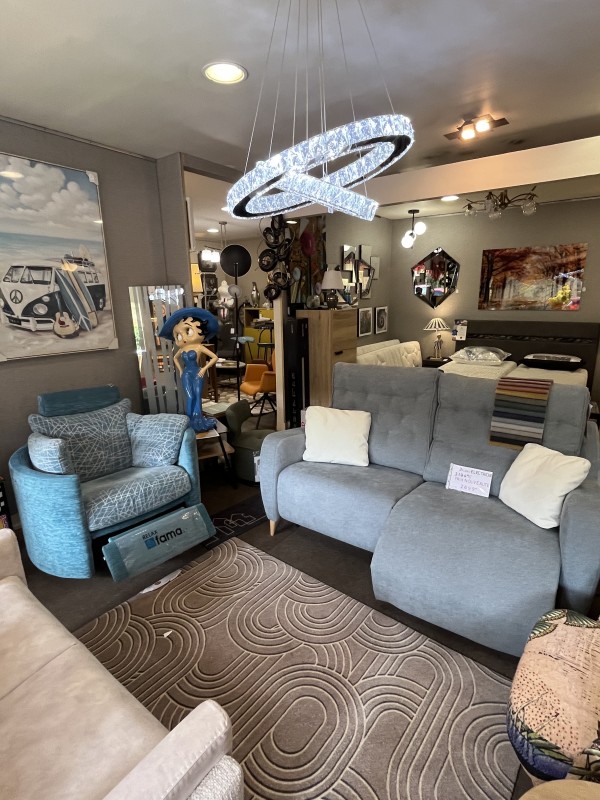 Idée de Salon avec décoration contemporaine 