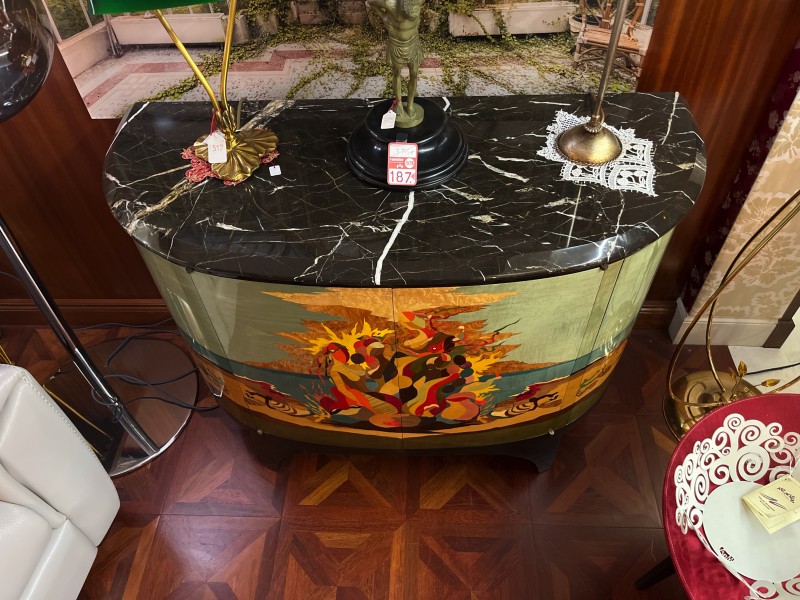 Commode Daïdé avec décoration de style Salvador Dali 