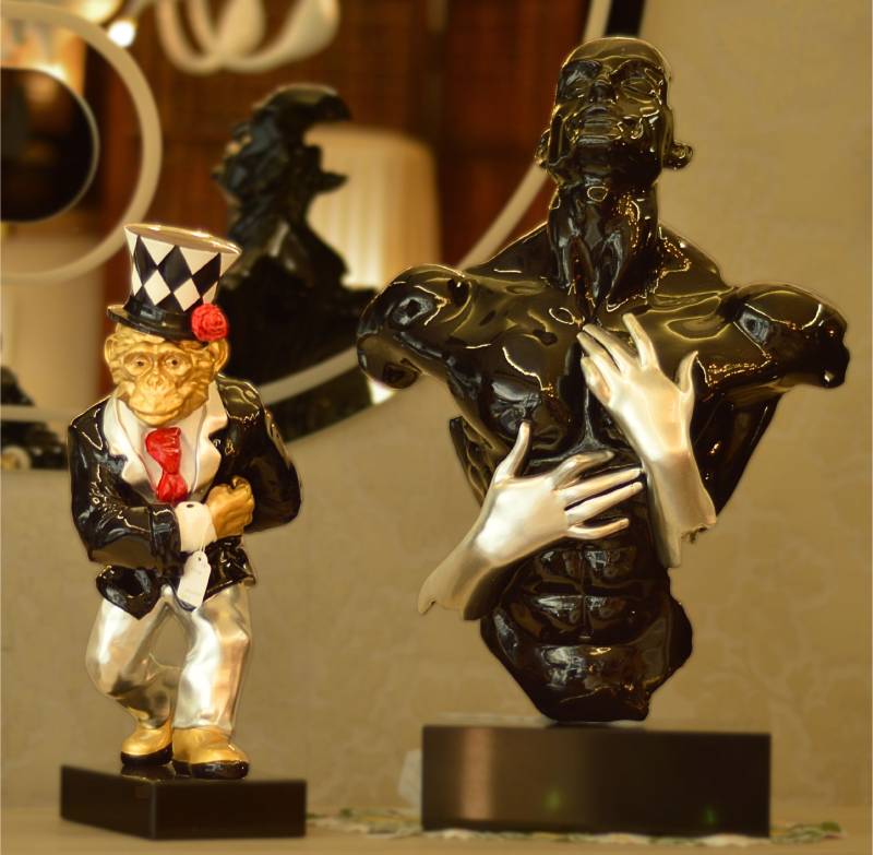 Statuette de torse contemporain