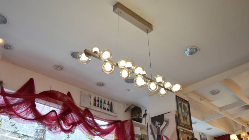 Suspension contemporaine à verrerie
