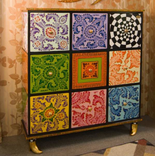 Cabinet coffre design 9 tiroirs – meuble artistique style Pop Art signé Tom Hoffmann